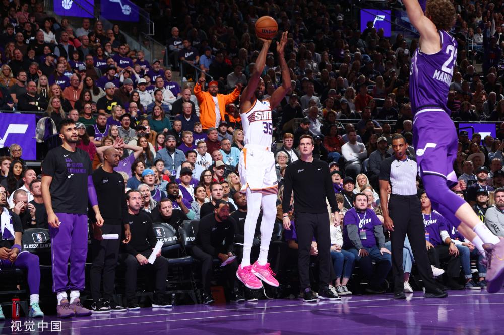 网球事业中 网球事业中