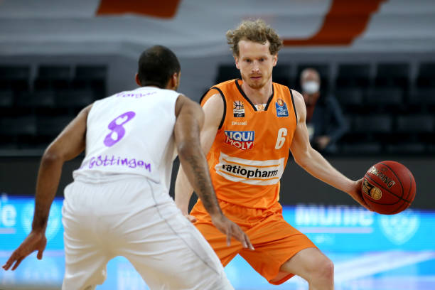 投入于赛场 投入于赛场